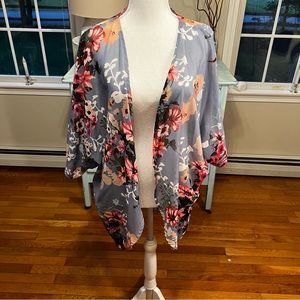 Light and pretty floral top/Swimsuit cover up. Small. D17